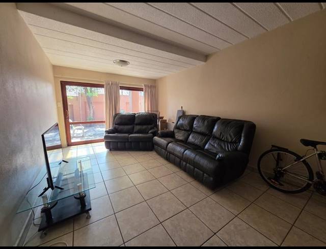 2 BEDROOM APARTMENT FOR SALE IN SUNNINGHILL